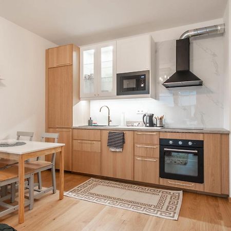 Apartment With Balcony Πράγα Εξωτερικό φωτογραφία