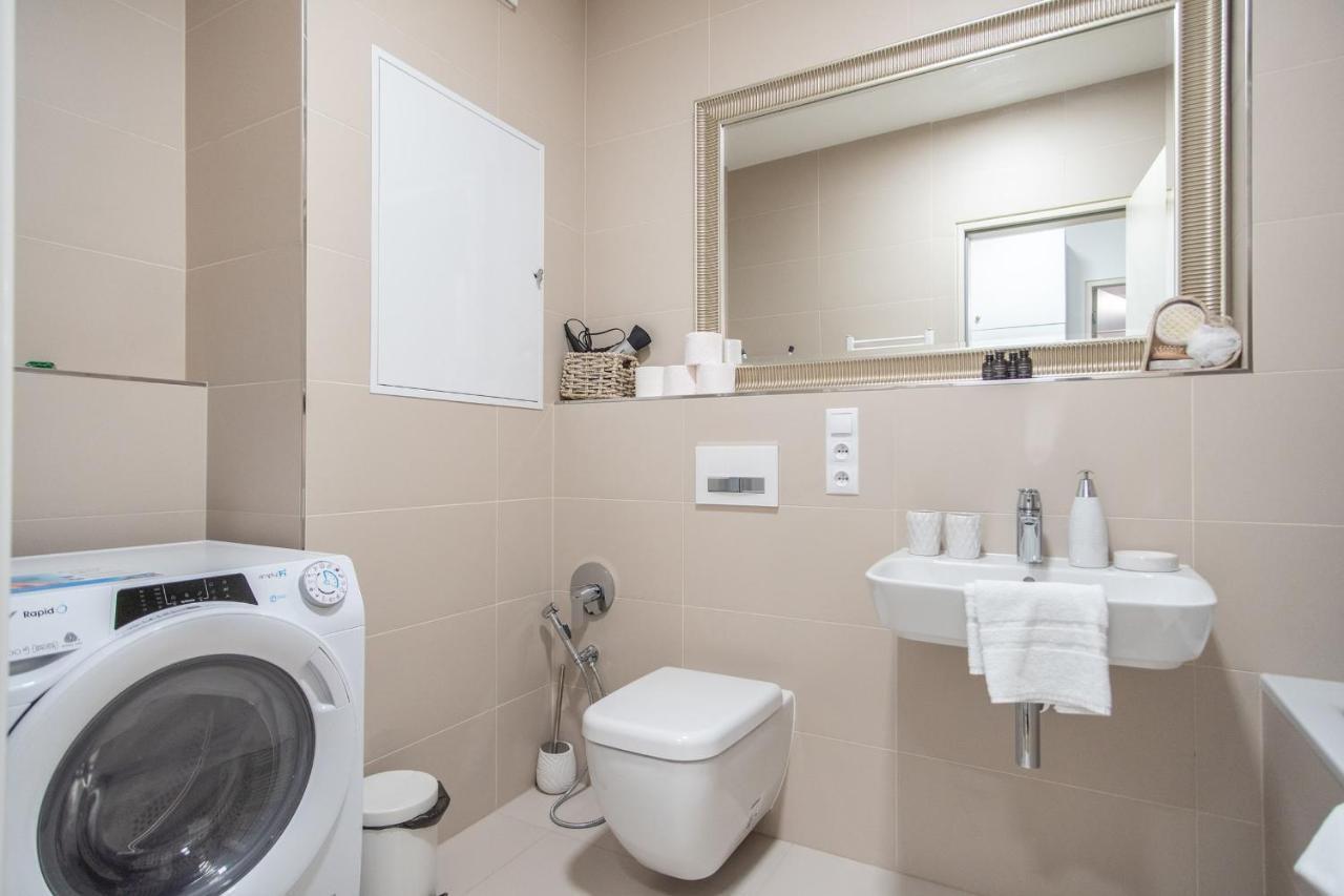 Apartment With Balcony Πράγα Εξωτερικό φωτογραφία